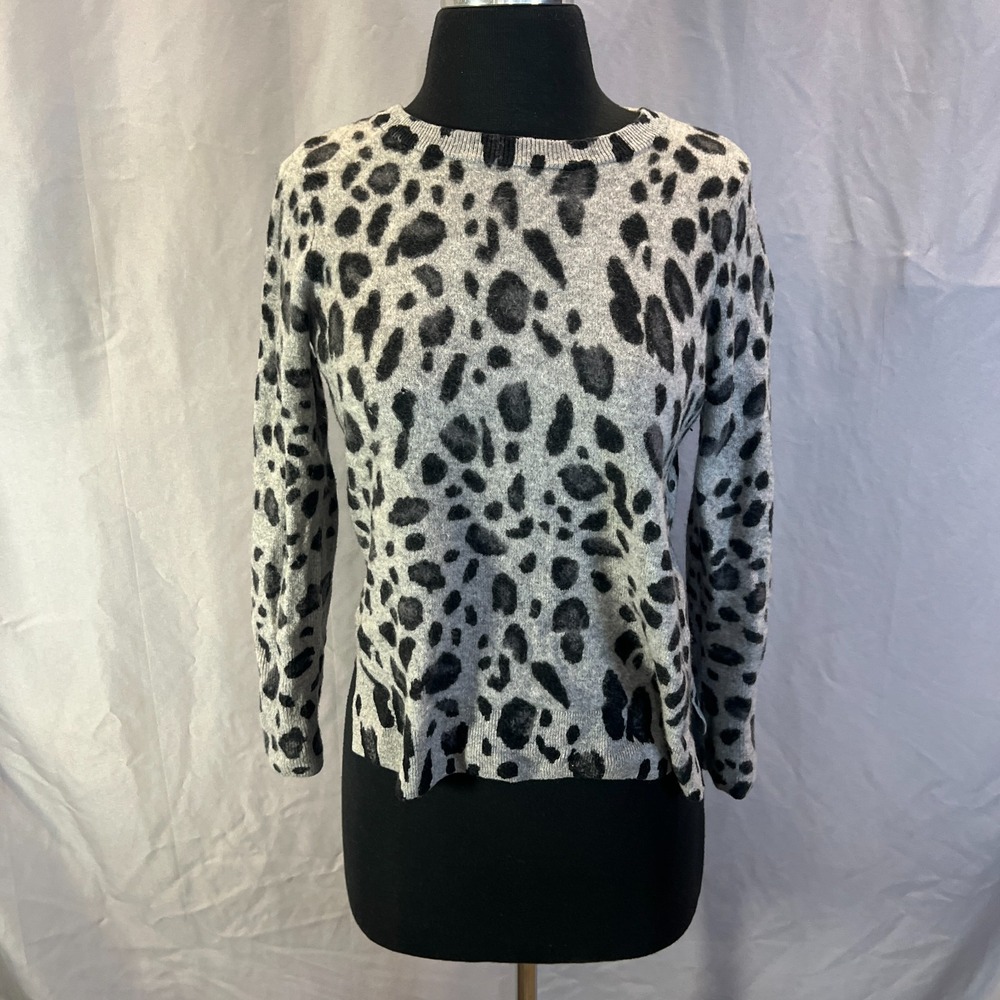 Halogen Pullover Sweater Womens XS Gray Black Cashmere Leopard Print Ribbed Trim
